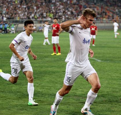 乐鱼vip注册-广州富力惊险击败天津泰达，豪取三分