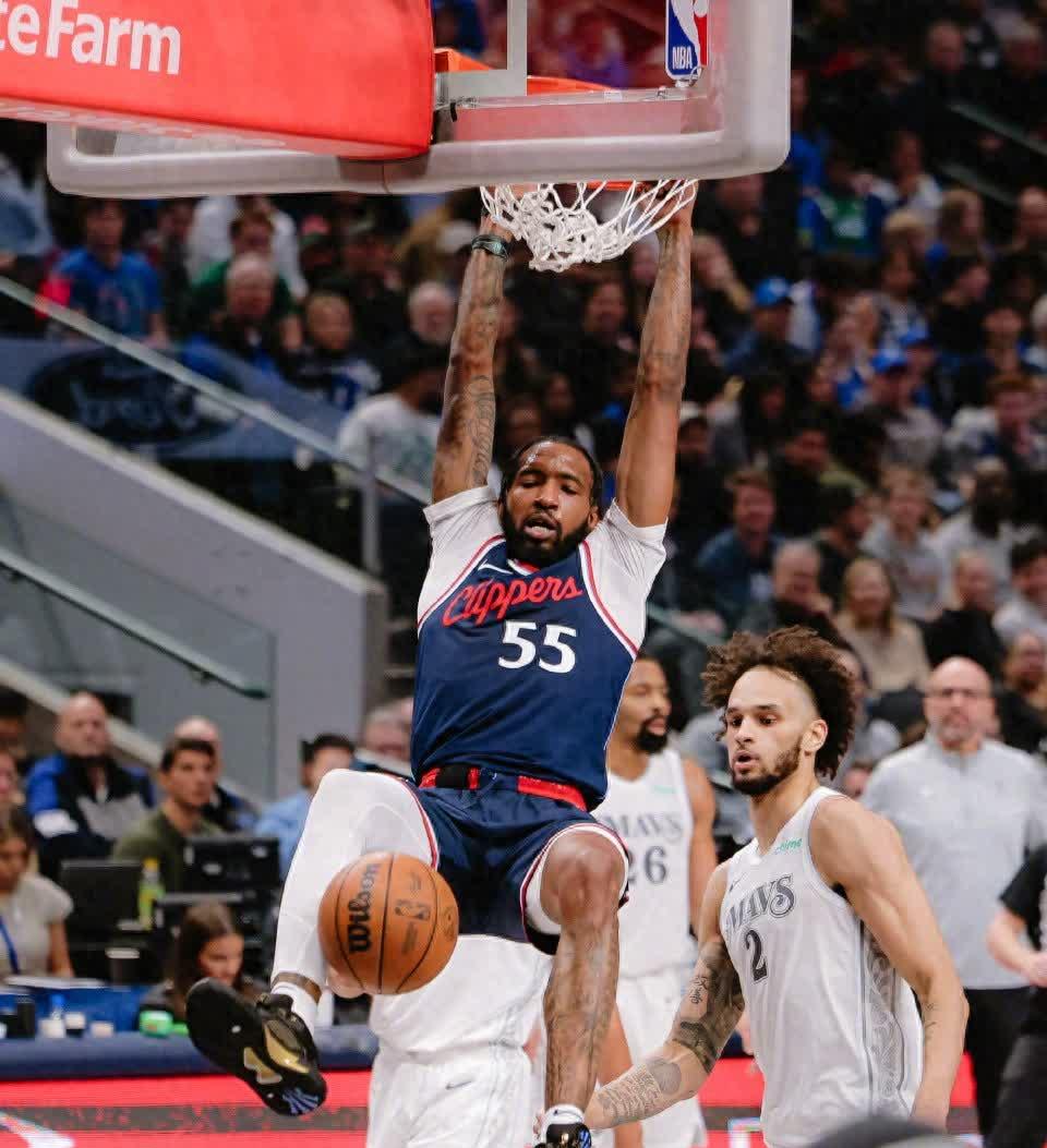 快船惨遭逆转,莱昂纳德力挺却难掩失望 快船惨遭逆转,莱昂纳德力挺却难掩失望