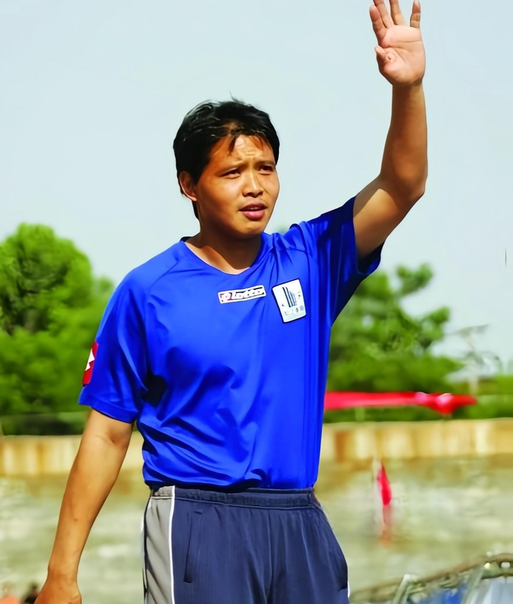 球队主教练因战绩不佳面临辞职压力 球队主教练因战绩不佳面临辞职压力