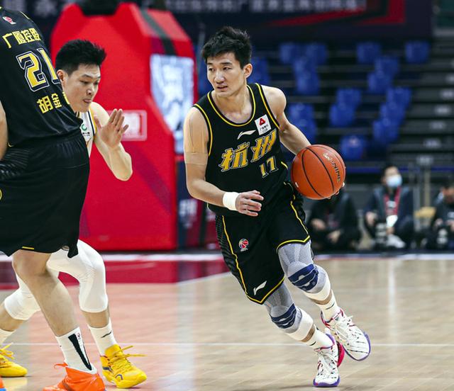 凯尔特人客场挑落雄鹿,豪取五连胜 凯尔特人客场挑落雄鹿,豪取五连胜