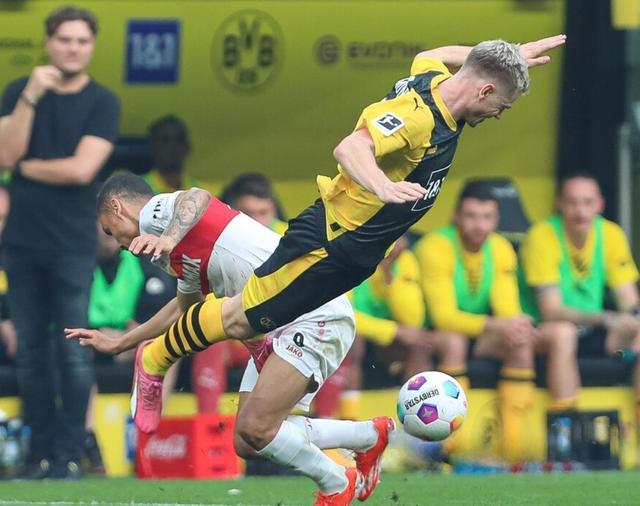 多特蒙德主场失利，连胜被终结