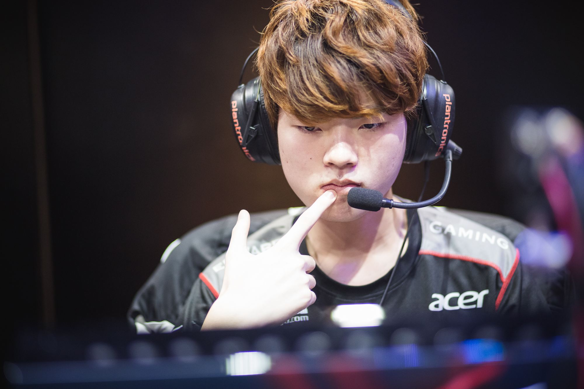 HLE绝杀SHR,Knight关键团战开团秒人顶尖较量四强赛,引爆全场热议 HLE绝杀SHR,Knight关键团战开团秒人顶尖较量四强赛,引爆全场热议