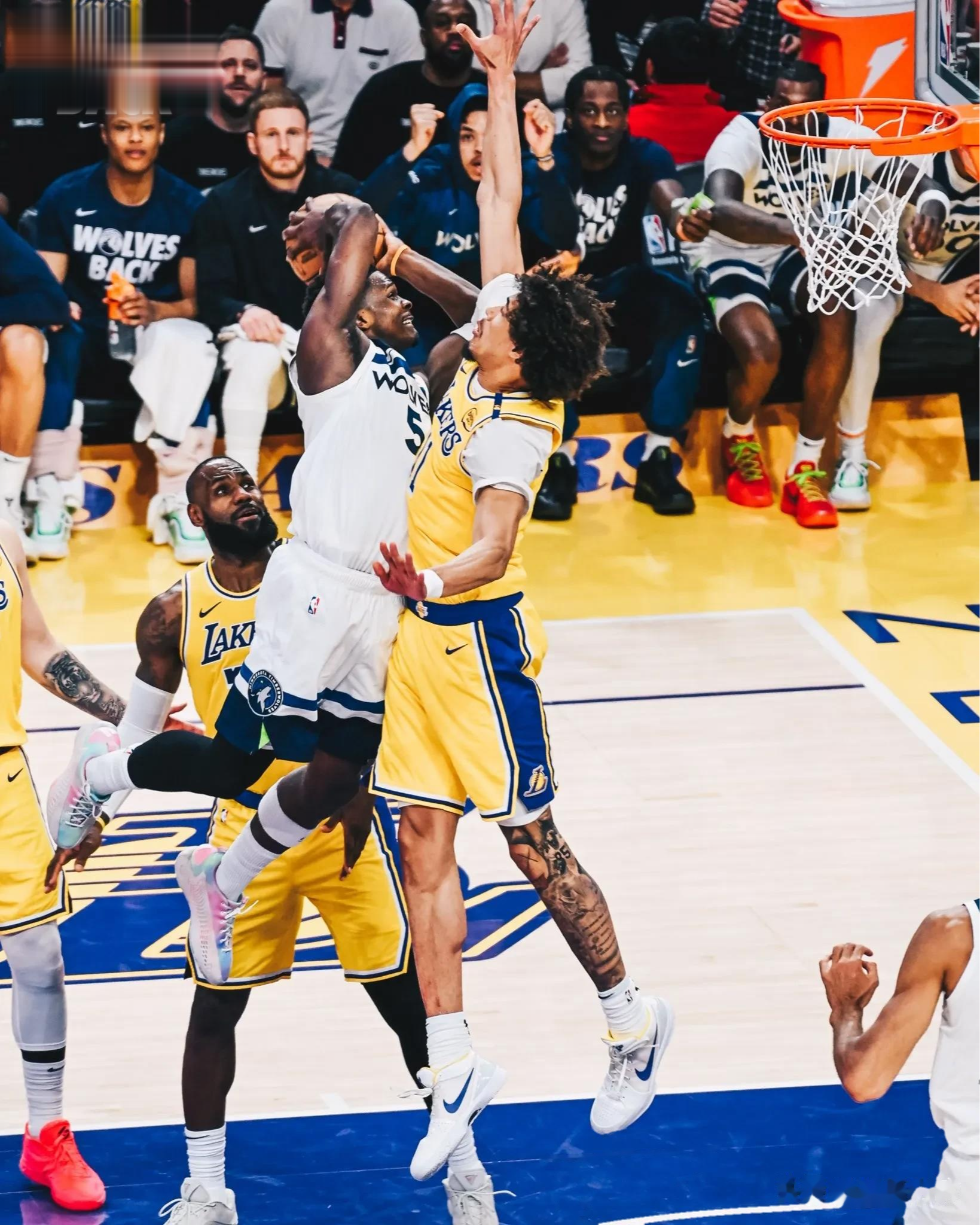 森林狼主场击败爵士,取得三连胜 森林狼主场击败爵士,取得三连胜