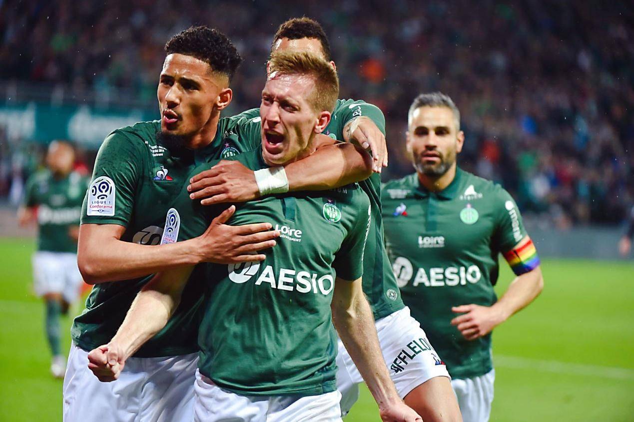 亚眠主场不敌对手,积分榜下滑 亚眠主场不敌对手,积分榜下滑