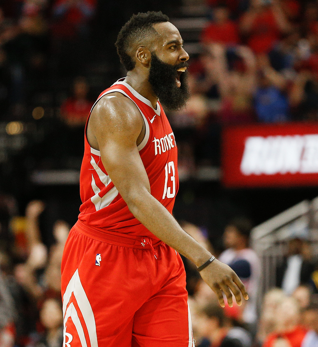 乐鱼体育APP下载-快船主场大胜老鹰，豪取五连胜