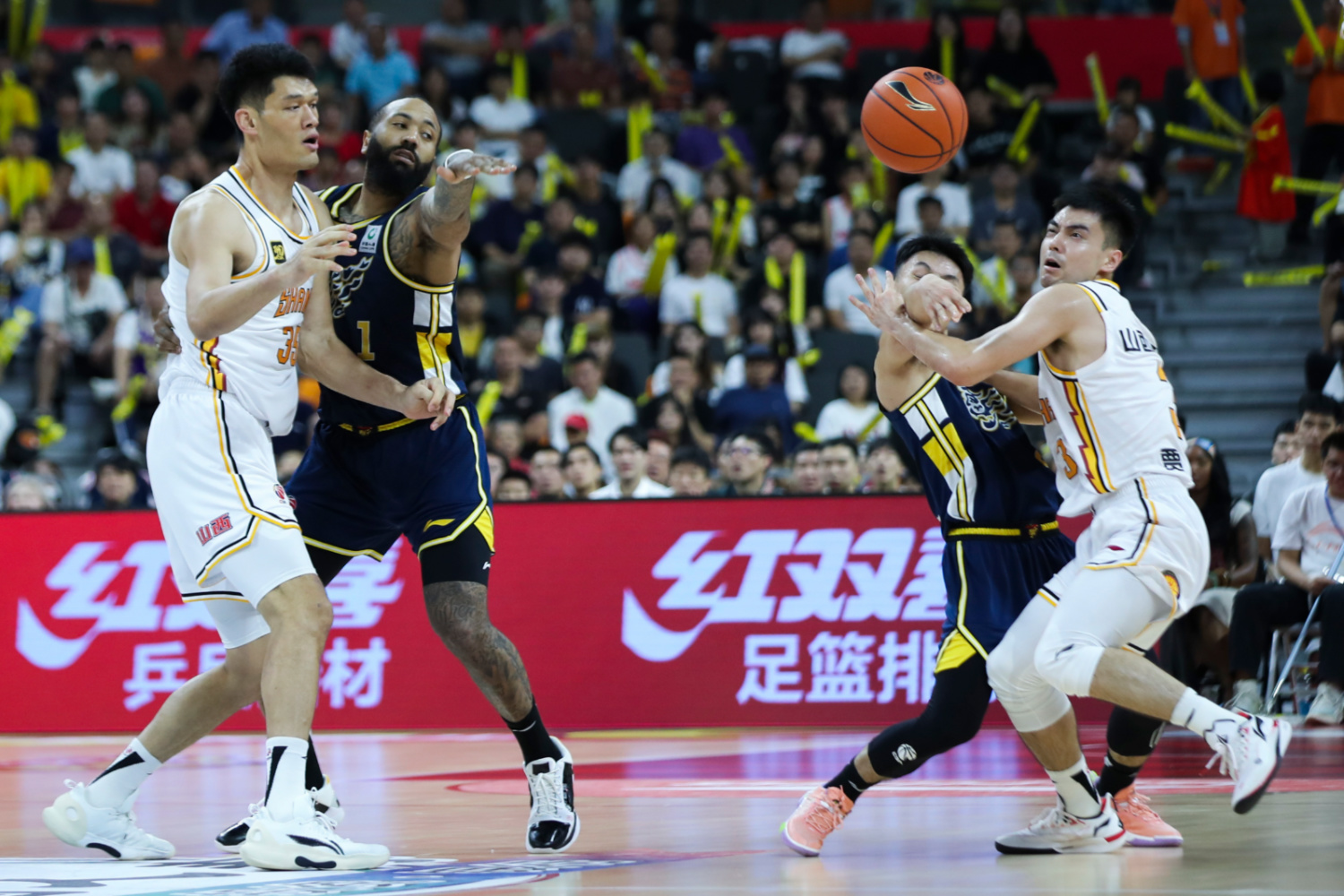 乐鱼体育-体育赛事高潮迭起：谁将在赛场上强势崛起